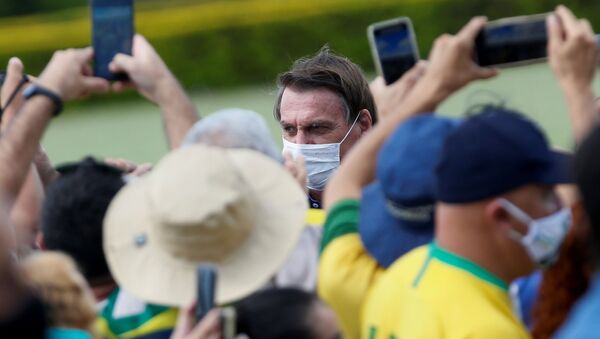 Bolsonaro se encontra com apoiadores em comemoração de seu aniversário em Brasília - Sputnik Brasil