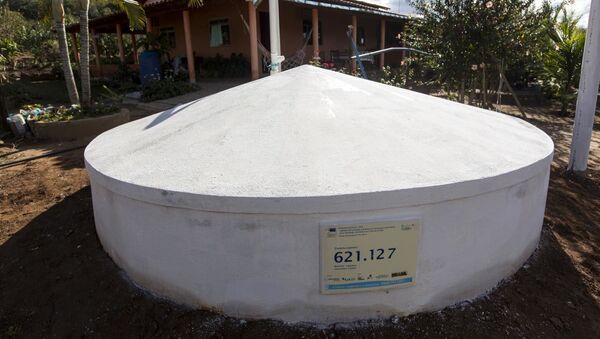 ASA - Projeto Um Milhão de Cisternas; Cisternas instaladas em residências da comunidade de Caiçara, Indaiabira, 18 de Junho de 2015 - Sputnik Brasil
