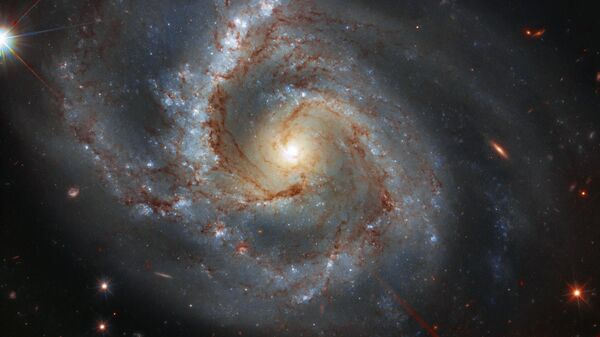 Imagem da Arp 28, galáxia espiral barrada localizada na constelação de Pegasus, a aproximadamente 145 milhões de anos-luz de distância da Terra - Sputnik Brasil