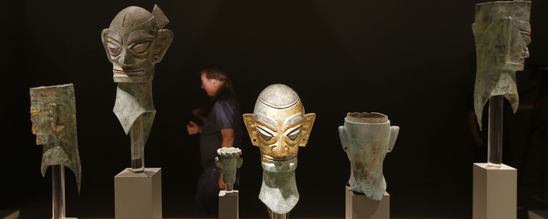 Máscaras da Idade do Bronze encontradas em Sanxingdui, na China - Sputnik Brasil, 1920, 03.09.2022