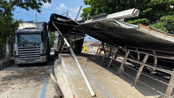 Estação do BRT Gramado, no bairro de Campo Grande, no Rio de Janeiro, desabou nesta quarta-feira, 24 de março de 2021 - Sputnik Brasil