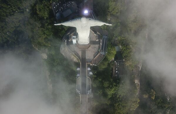 Estátua do Cristo Redentor é fotografada por drone durante restauração, Rio de Janeiro, 24 de março de 2021 - Sputnik Brasil