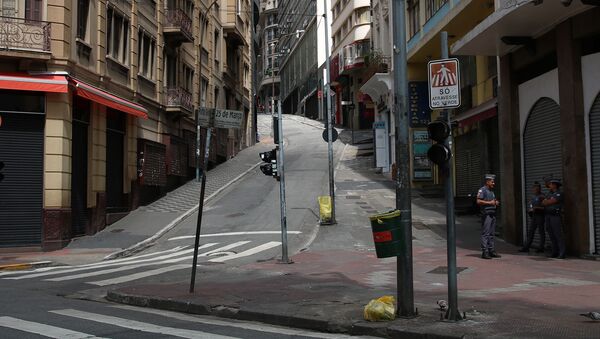Comércio fechado na rua 25 de Março em São Paulo durante a quarentena, em 26 de março de 2020 - Sputnik Brasil