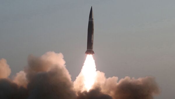 Coreia do Norte testa dois novos mísseis táticos no dia 25 de março de 2021. - Sputnik Brasil