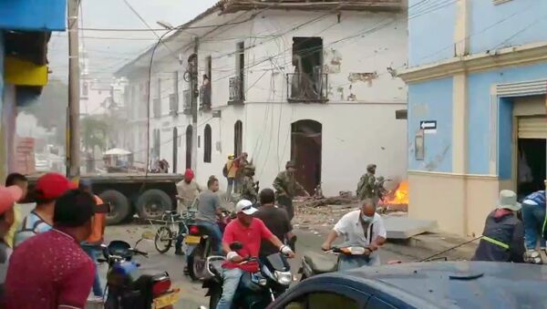 Captura de tela de vídeo mostrando locais de Corinto, na Colômbia, reagindo à explosão perto do edifício da prefeitura - Sputnik Brasil