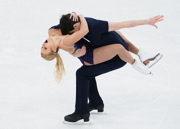 Kirsten Moore-Towers e Michael Marinaro durante sua atuação no Campeonato Mundial de Patinação Artística no Gelo em Estocolmo, Suécia
 - Sputnik Brasil