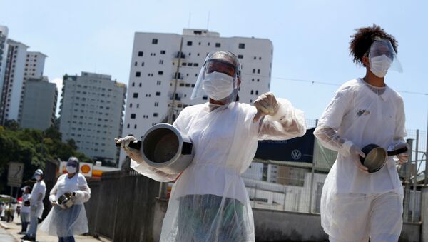 Moradores do bairro de Paraisópolis protestam contra a fome em meio ao surto do novo coronavírus em São Paulo, SP, em 26 de março de 2021 - Sputnik Brasil
