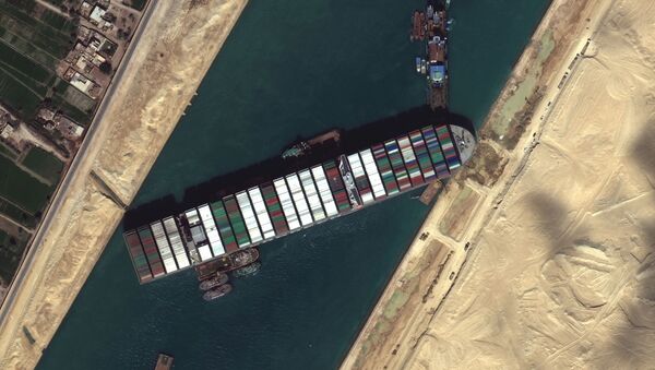 Navio porta-contêineres Ever Given no canal de Suez, em imagem de satélite tirada em 27 de março de 2021 - Sputnik Brasil