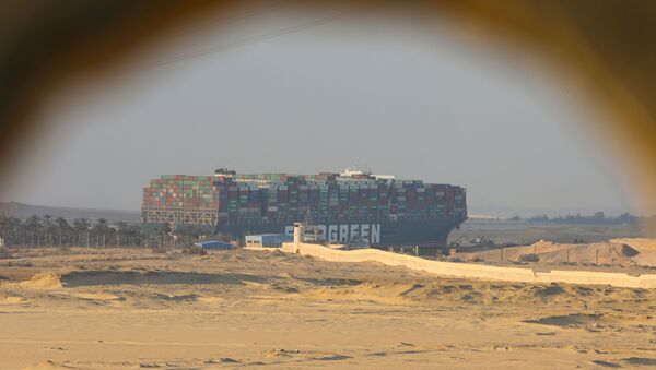 Navio Ever Given encalhado no canal de Suez, no Egito, em 28 de março de 2021 - Sputnik Brasil