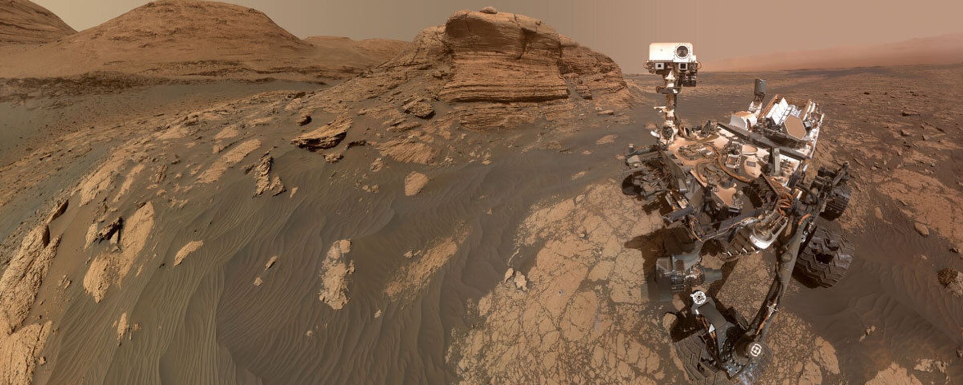 Selfie do rover Curiosity no fundo do Mont Mercou, em Marte, 30 de março de 2021 - Sputnik Brasil, 1920, 19.01.2022