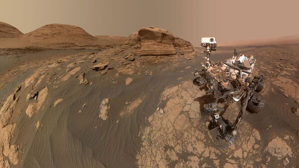 Selfie do rover Curiosity no fundo do Mont Mercou, em Marte, 30 de março de 2021 - Sputnik Brasil