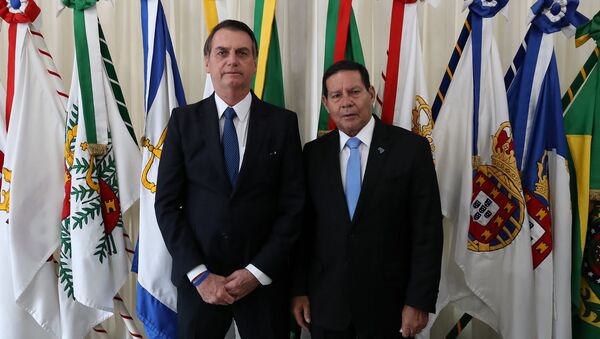 O presidente Jair Bolsonaro durante a transmissão de cargo para o vice-presidente da República, Hamilton Mourão, em 21 de março de 2019 - Sputnik Brasil
