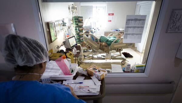 Paciente com COVID-19 é atendido em UTI em hospital de Araraquara, interior de São Paulo. - Sputnik Brasil