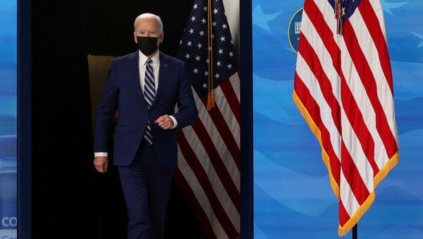 O presidente dos EUA, Joe Biden, chega para fazer comentários após uma reunião com sua Equipe de Resposta do COVID-19 sobre a pandemia da doença coronavírus (COVID-19) e o estado da vacinação, no campus da Casa Branca em Washington, EUA, em 29 de março de 2021 - Sputnik Brasil