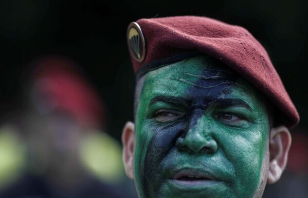 Homem com rosto pintado durante manifestação em apoio ao presidente Jair Bolsonaro durante o 57º aniversário do golpe militar no Brasil, Rio de Janeiro, 31 de março de 2021 - Sputnik Brasil