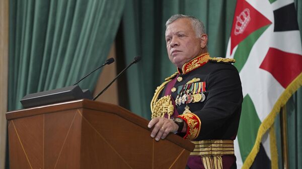 Rei Abdullah II da Jordânia discursa durante a inauguração da 19ª sessão extraordinária do Parlamento, em Amã, na Jordânia - Sputnik Brasil