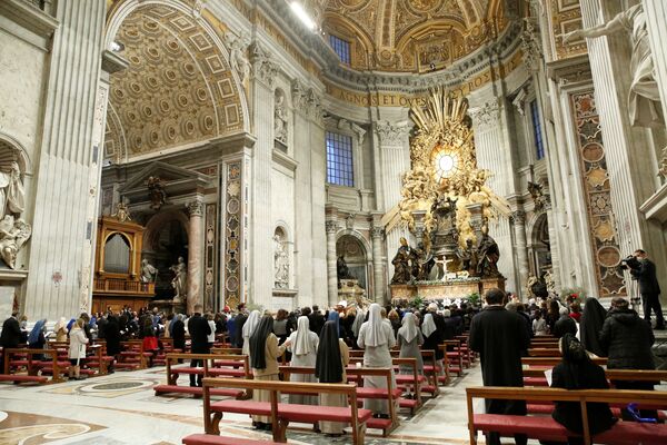 Papa Francisco celebra a Vigília pascal na Basílica de São Pedro em meio a restrições devido à pandemia da COVID-19, Vaticano, 3 de abril de 2021 - Sputnik Brasil