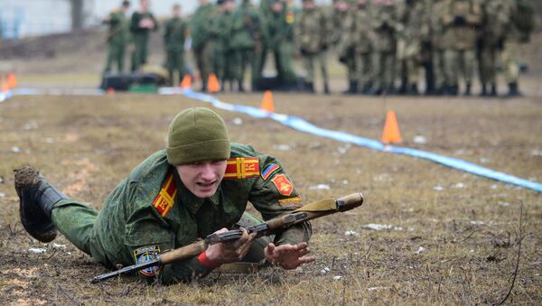 Competição de treinamento militar em Donetsk - Sputnik Brasil