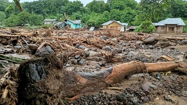 O ciclone tropical Seroja fez estrago em Adonara, na Indonésia, no dia 4 de abril de 2021 - Sputnik Brasil