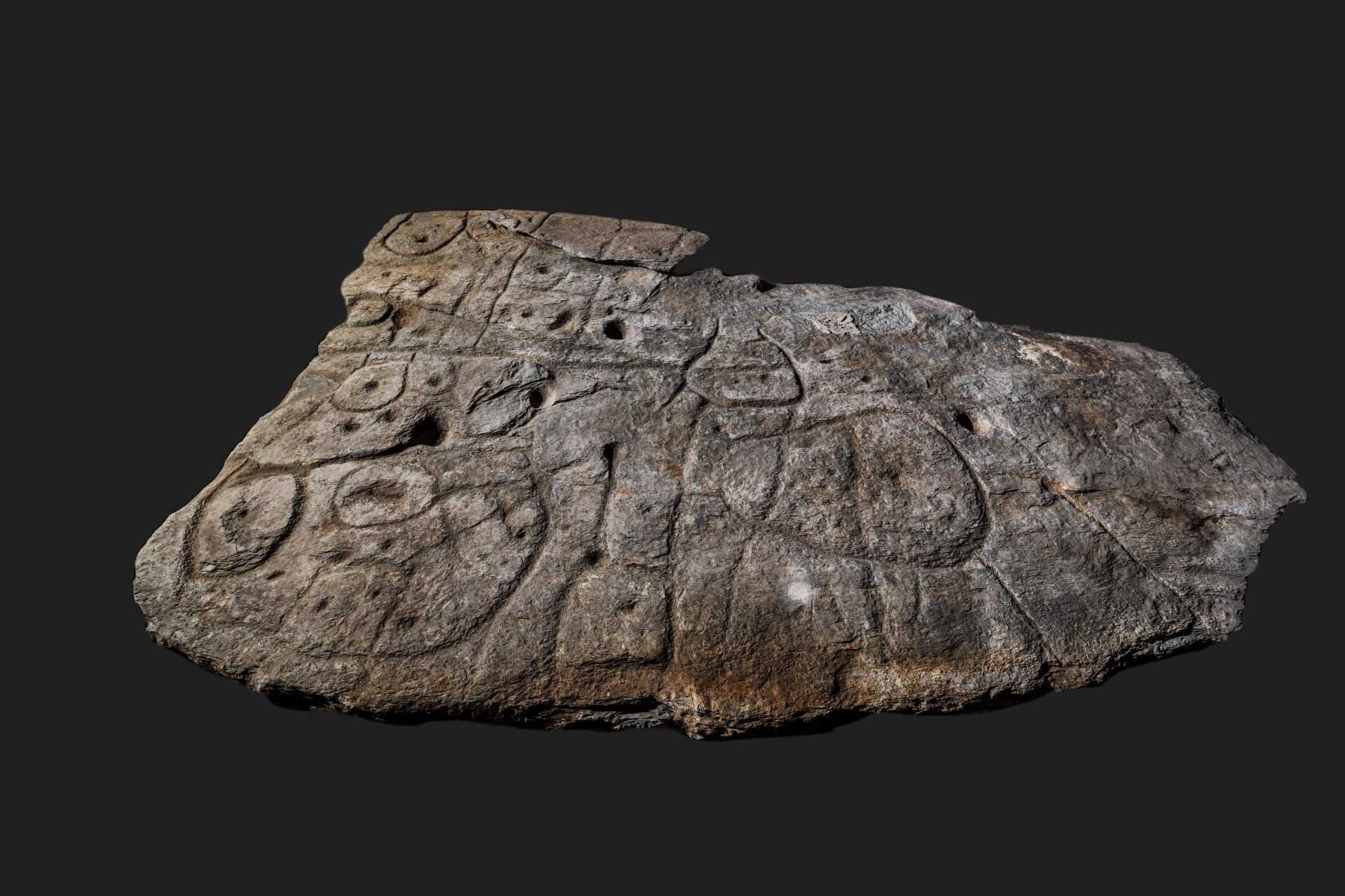 Tesouro esquecido: pedra da Idade do Bronze pode conter o mais antigo mapa europeu já feito (FOTOS) - Sputnik Brasil, 1920, 07.04.2021