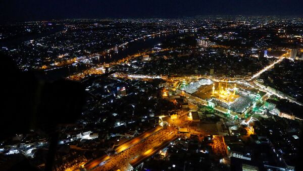 The shrine of Imam Moussa al-Kadhim is seen in this aerial view taken in Baghdad's Kadhimiya district, Iraq March 9, 2021. - Sputnik Brasil