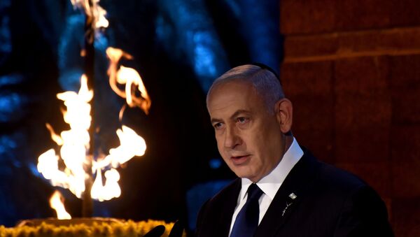 Benjamin Netanyahu, primeiro-ministro de Israel, faz discurso durante cerimônia do Dia da Memória do Holocausto, em memória dos seis milhões de homens, mulheres e crianças judeus assassinados na Segunda Guerra Mundial pelos nazistas e seus colaboradores, no Museu do Holocausto Yad Vashem, em Jerusalém, 7 de abril de 2021 - Sputnik Brasil