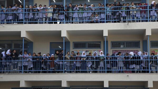 Meninas refugiadas na Escola Preparatória para Meninas Rimal da Agência das Nações Unidas de Assistência aos Refugiados da Palestina e do Oriente Próximo (UNRWA) na Cidade de Gaza (foto de arquivo) - Sputnik Brasil