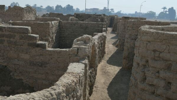 Ruínas de cidade egípcia descoberta nos arredores de Lúxor  - Sputnik Brasil
