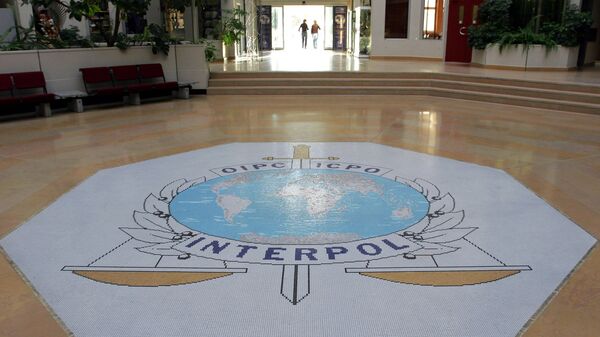 Hall de entrada da sede da Interpol, em Lyon, na França - Sputnik Brasil