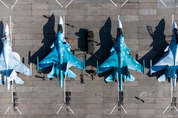 Caças multifuncionais Su-30SM e caças-bombardeiros Su-34 durante o concurso Aviadarts 2021, na região de Krasnodar, Rússia - Sputnik Brasil