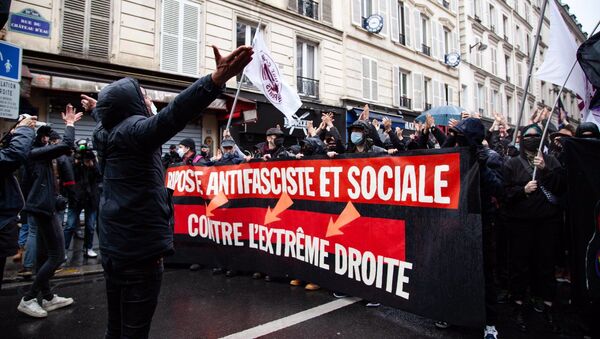 Protesto antifascista em Paris, França, neste sábado, 10 de abril de 2021 - Sputnik Brasil