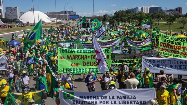 Em Brasília, bolsonaristas realizam Marcha da Família Cristã pela Liberdade, repetindo famoso protesto da Ditadura Militar, em 11 de abril de 2021 - Sputnik Brasil