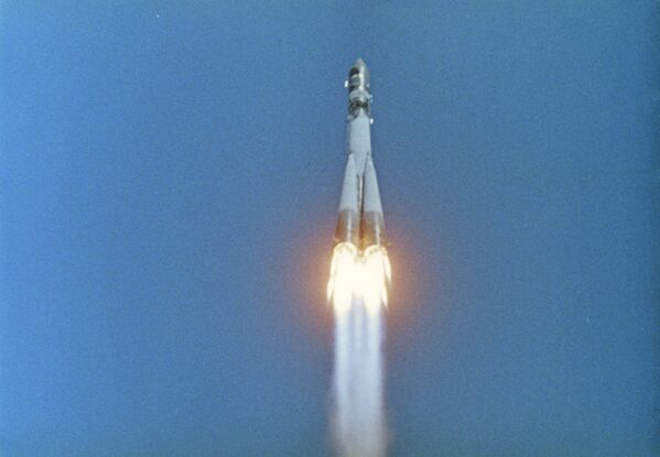 Nave espacial Vostok-1, tripulada pelo primeiro cosmonauta Yuri Gagarin, foi lançada às 09h07 no horário de Moscou (03h07, no horário de Brasília) do cosmódromo de Baikonur, 12 de abril de 1961 - Sputnik Brasil