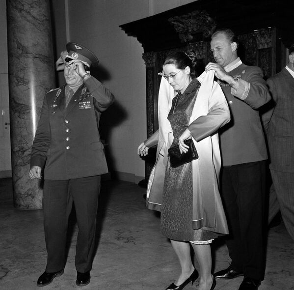 Yuri Gagarin e sua mulher Valentina em Copenhague, Dinamarca, 6 de setembro de 1962 - Sputnik Brasil