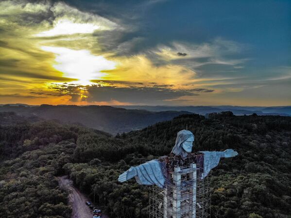 Quando terminada a construção, a estátua Cristo Protetor será a terceira maior estátua do mundo - Sputnik Brasil