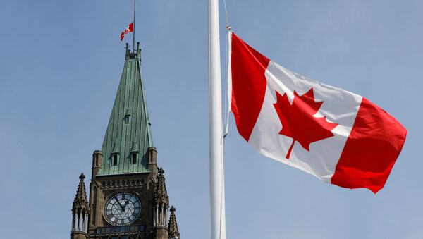 Canadian flags fly at half-mast on Parliament Hill, after Britain's Prince Philip, husband of Queen Elizabeth, died at the age of 99, in Ottawa, Ontario, Canada April 9, 2021. - Sputnik Brasil