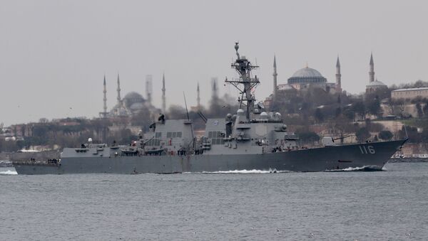 USS Thomas Hudner (DDG-116), destróier de mísseis guiados da Marinha dos EUA, navega no Bósforo, a caminho do mar Negro, em Istambul, Turquia, 20 de março de 2021 - Sputnik Brasil