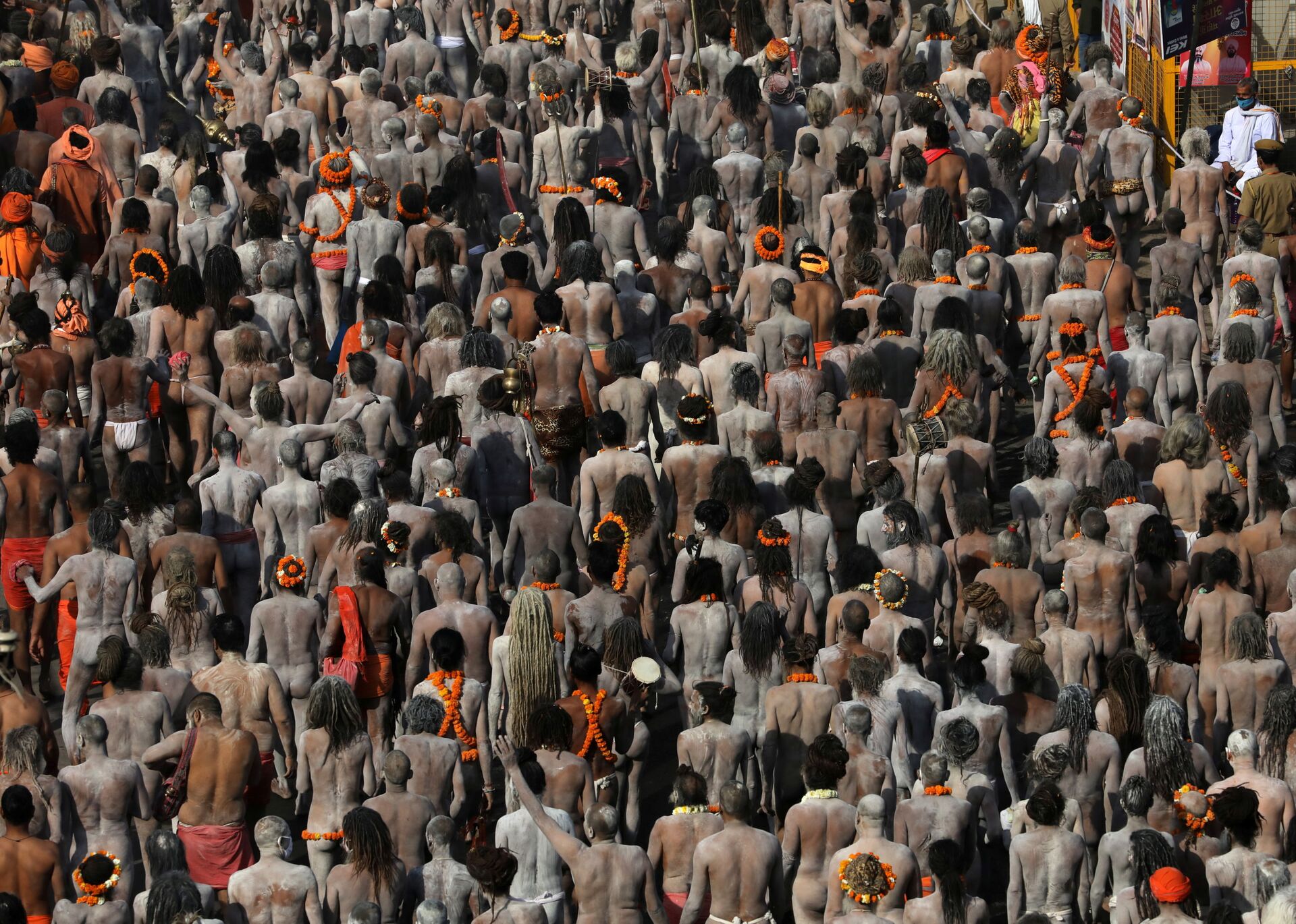 COVID-19: 650 mil hindus se aglomeram no Ganges durante celebração religiosa na Índia (FOTOS) - Sputnik Brasil, 1920, 14.04.2021