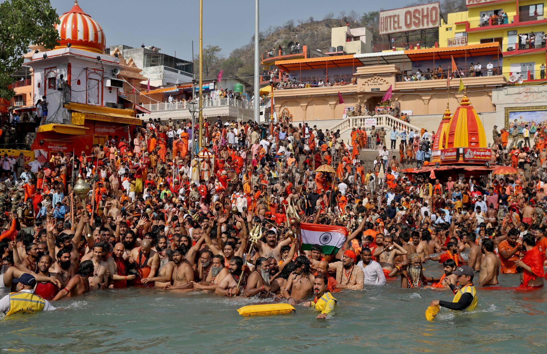 COVID-19: 650 mil hindus se aglomeram no Ganges durante celebração religiosa na Índia (FOTOS) - Sputnik Brasil, 1920, 14.04.2021