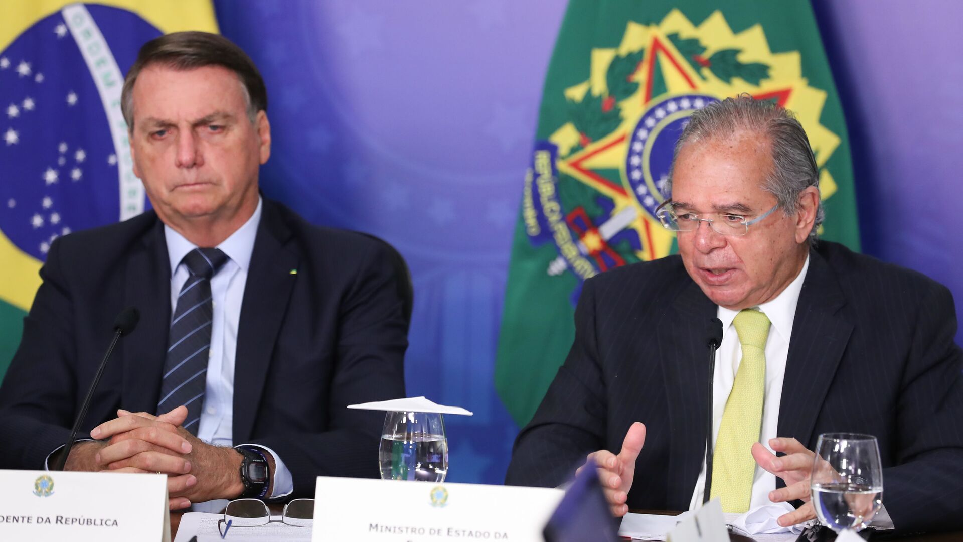 Presidente do Brasil, Jair Bolsonaro (à esquerda), e seu ministro da Economia, Paulo Guedes, em 26 de janeiro de 2021 - Sputnik Brasil, 1920, 14.04.2021