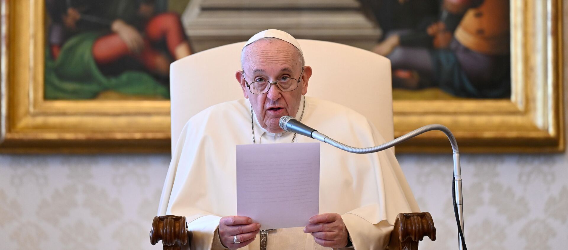 Papa Francisco durante audiência no Vaticano, no dia 7 de abril de 2021 - Sputnik Brasil, 1920, 18.08.2021