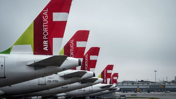 Aviões da empresa aérea portuguesa TAP no Aeroporto de Lisboa, em Portugal. - Sputnik Brasil