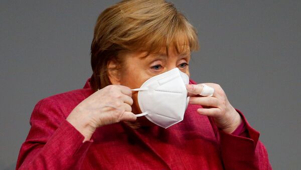 A chanceler alemã, Angela Merkel, participa de sessão no parlamento da Alemanha debatendo medidas contra a pandemia, em Berlim, em 16 de abril de 2021 - Sputnik Brasil