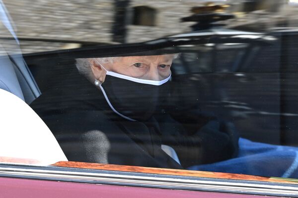 Rainha Elizabeth no funeral de seu marido, o príncipe britânico Philip - Sputnik Brasil