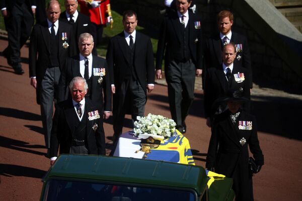 Membros da família real no funeral do Príncipe Philip - Sputnik Brasil