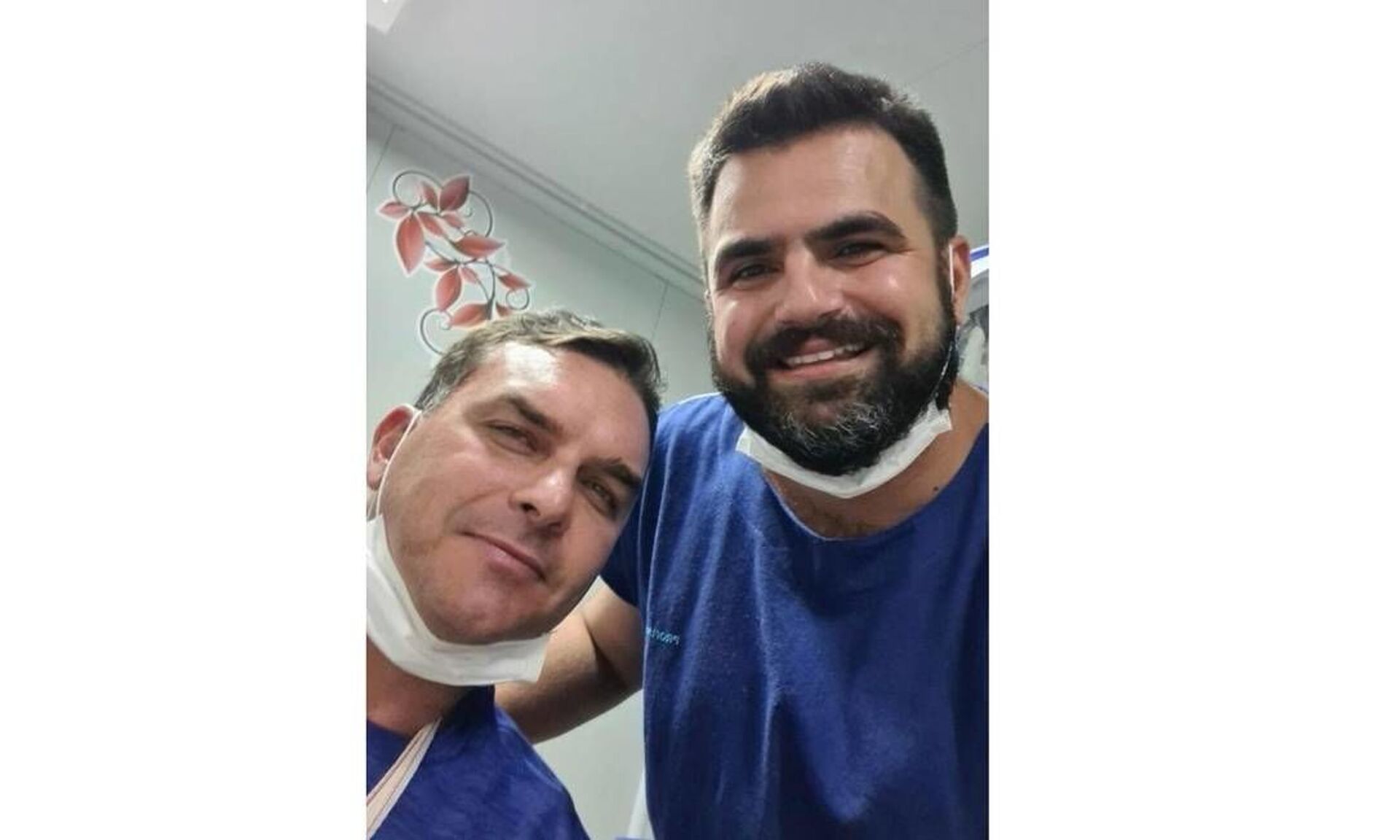 Flávio Bolsonaro sofre luxação no ombro em acidente de quadriciclo em praia do Ceará - Sputnik Brasil, 1920, 17.04.2021
