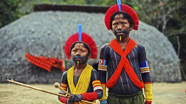Dia dos Povos Indígenas é celebrado no Brasil em 19 de abril. Na foto, crianças indígenas - Sputnik Brasil