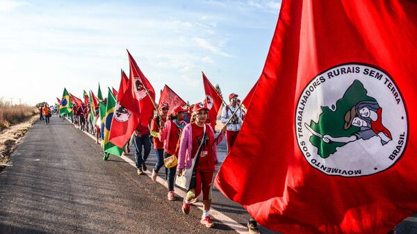 Marcha dos Trabalhadores Sem Terra em defesa do ex-presidente Lula, em agosto de 2018 - Sputnik Brasil