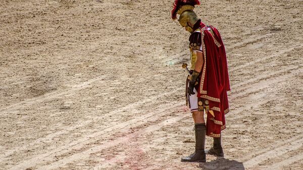 Gladiador romano na arena (imagem referencial) - Sputnik Brasil