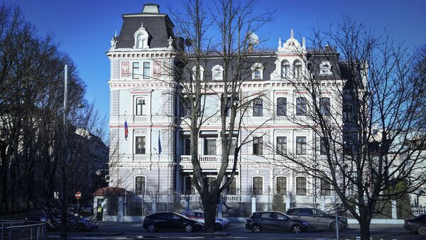 Vista prédio da embaixada da Rússia em Riga, na Letônia - Sputnik Brasil
